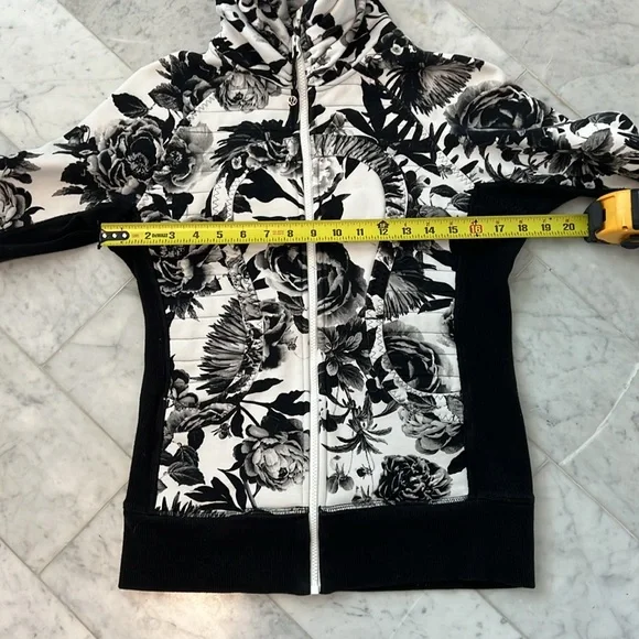 Lulu lemon sweater - Picture 10 of 11